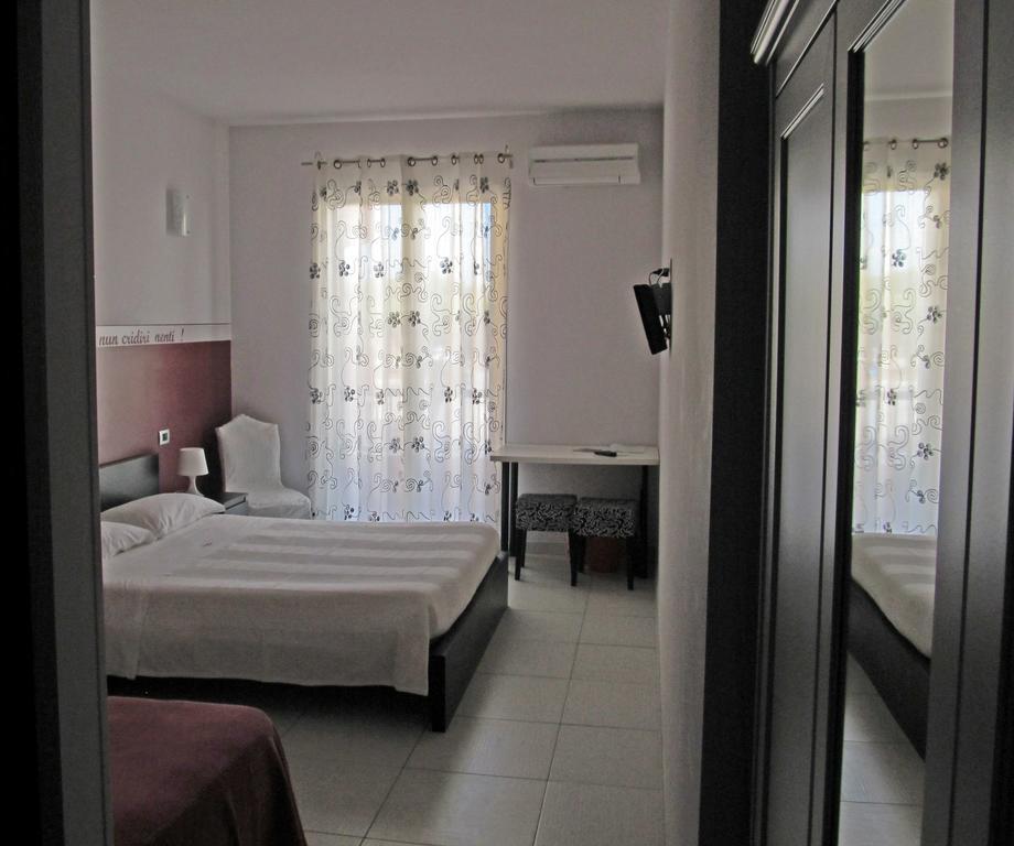 B&B Persi Nel Sud, 波扎洛 外观 照片